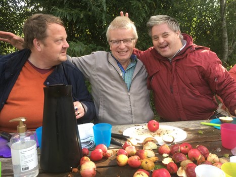 Æbletur Thomas Henrik Dennis Æbletur Thomas Henrik Dennis
